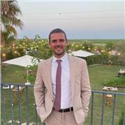 Me considero un profesor joven, dinámico y capaz de abarcar desde secundaria hasta primer año de carrera universitaria. Mi intención es transmitir los conceptos necesarios de manera entretenida y fácil de entender.